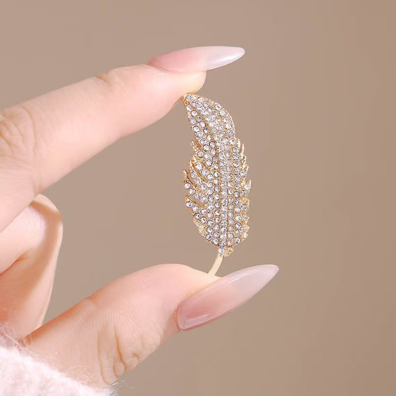 Travel Accessories Luxury - Leichte Luxus-Brosche mit Volldiamant-Federbrosche beleuchtet elegantes