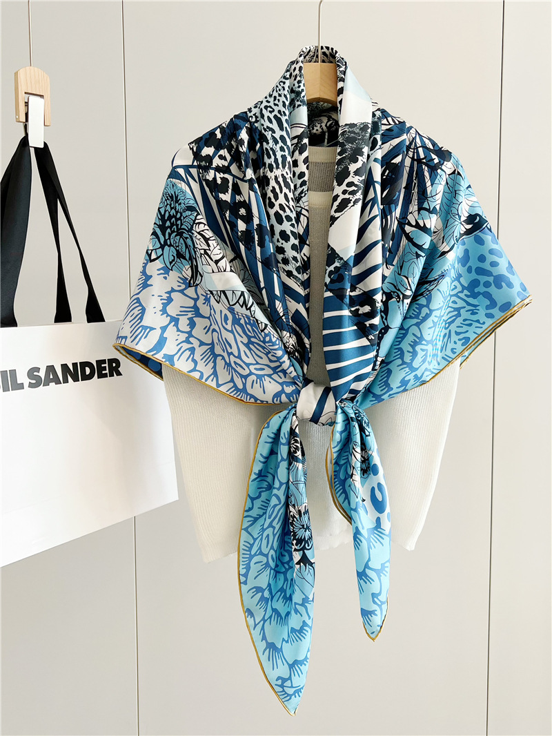 Seidenschal mit Löwenmuster, l – Travel Accessories Luxury Bewertung und Preis